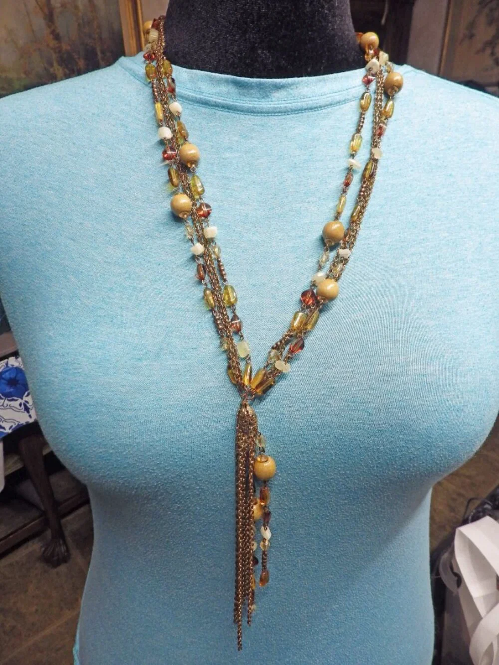 Fall Lot 2 Necklaces and 2 pairs of earrings 720G2